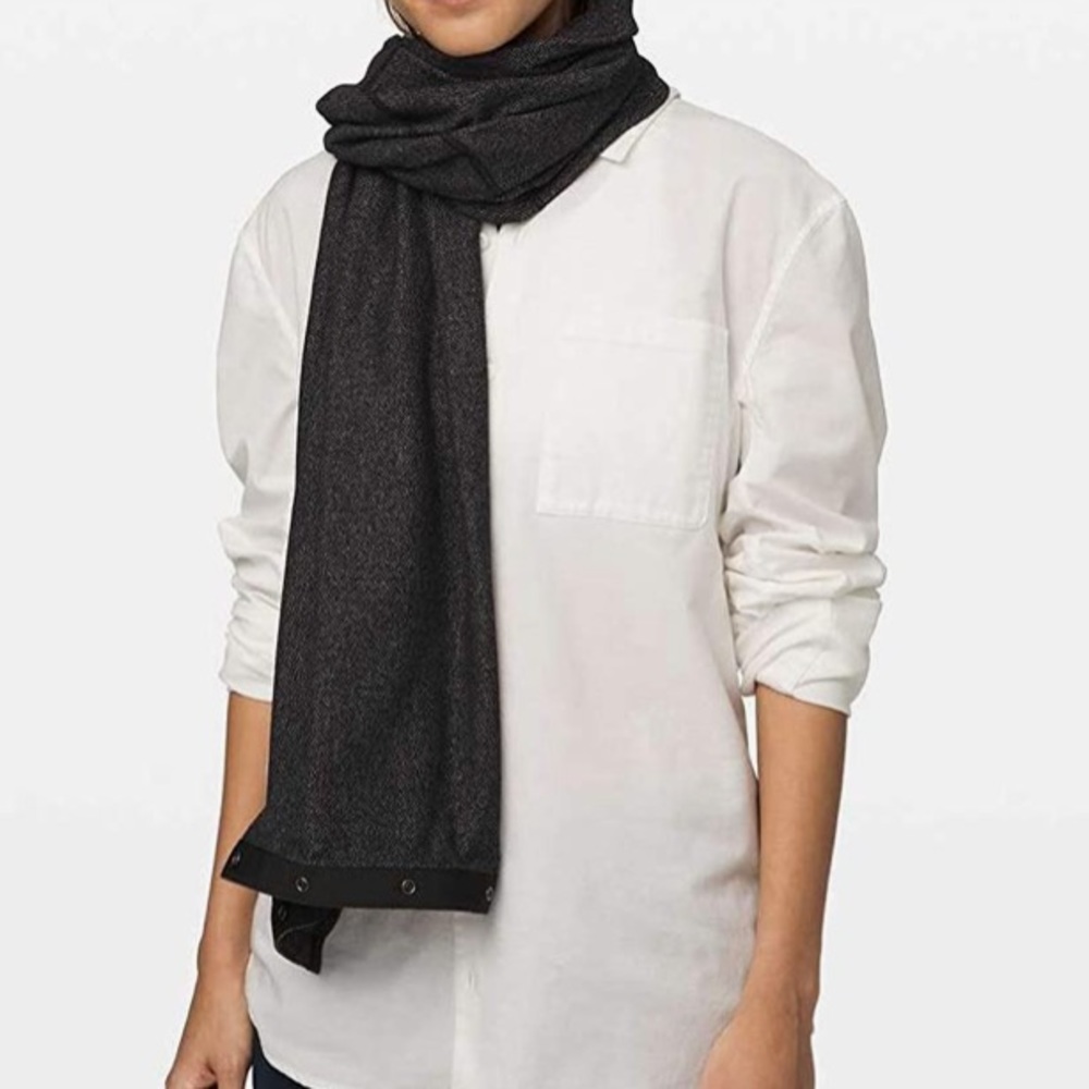 2 LULULEMON SCARFS 🧣